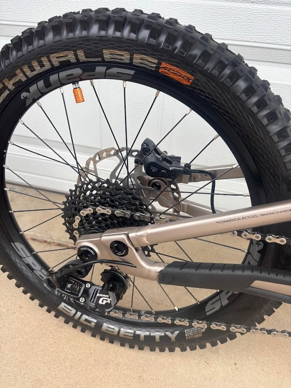 COMMENCAL CLASH 20" V2 CHAMPAGNE