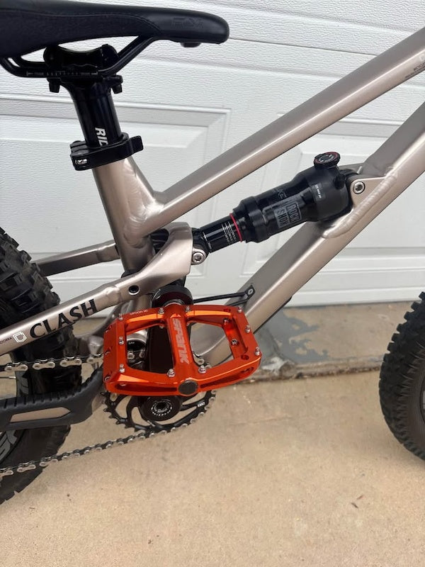 COMMENCAL CLASH 20" V2 CHAMPAGNE