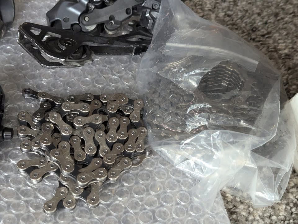 Shimano 2x11 Di2 Ultegra, DA, RS785 mix but full