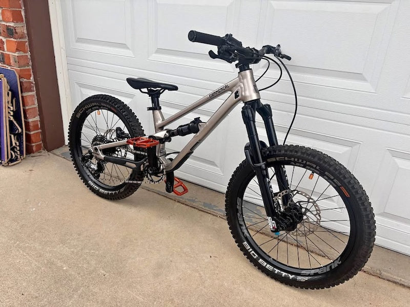 COMMENCAL CLASH 20" V2 CHAMPAGNE